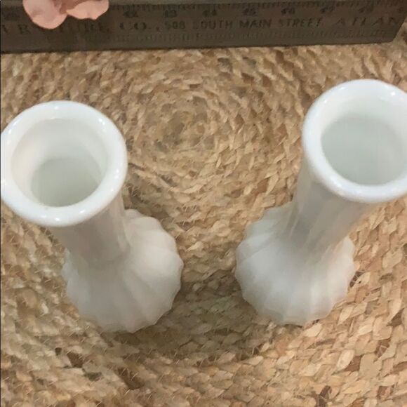 Set of 2 milk glass vases - Picture 4 of 4